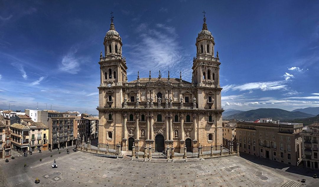 Fachada principal de la Catedral de Jaén. Fachada principal de la Catedral de Jaén.