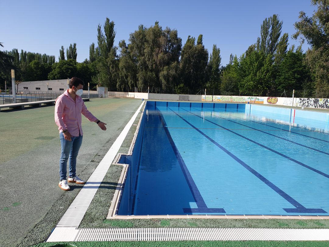 El concejal de Deportes, Víctor Torres, ha anunciado la apertura de las piscinas municipales para el 21 de junio El concejal de Deportes, Víctor Torres, ha anunciado la apertura de las piscinas municipales para el 21 de junio