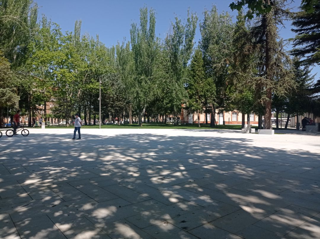 Los palentinos ya pueden disfrutar del parque de Jardinillos Los palentinos ya pueden disfrutar del parque de Jardinillos