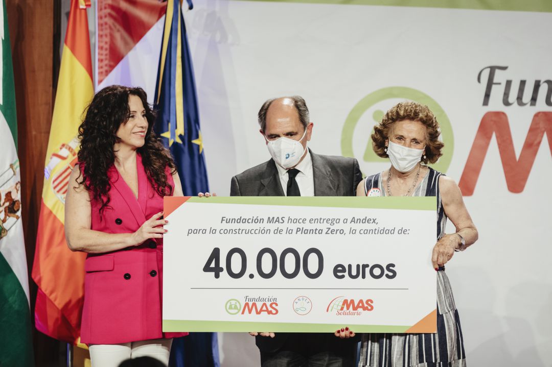 De izquierda a derecha, la consejera de Igualdad, Rocío Ruiz; Vicente Martín, presidente de Fundación MAS; y María Luisa Guardiola, presidenta de Andex De izquierda a derecha, la consejera de Igualdad, Rocío Ruiz; Vicente Martín, presidente de Fundación MAS; y María Luisa Guardiola, presidenta de Andex