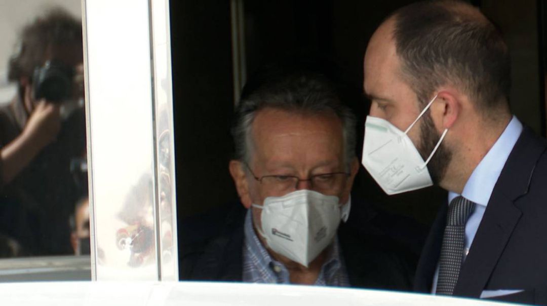 Foto de archivo del exvicealcalde Alfonso Grau saliendo detenido de su casa en mayo Foto de archivo del exvicealcalde Alfonso Grau saliendo detenido de su casa en mayo