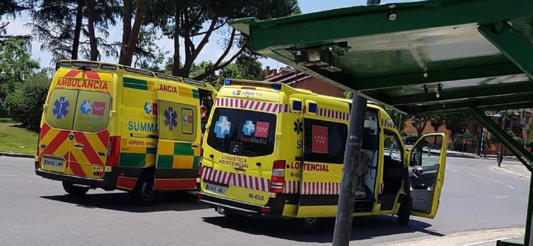 Las ambulancias que trasladaron al herido al Hospital Las ambulancias que trasladaron al herido al Hospital