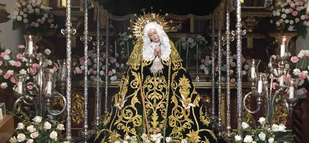 Imagen de Nuestra Señora de la Soledad de Aceuchal en Badajoz, con bordados del taller fuenlabreño Imagen de Nuestra Señora de la Soledad de Aceuchal en Badajoz, con bordados del taller fuenlabreño
