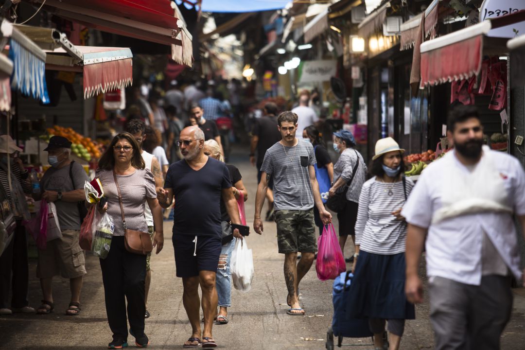 Israel elimina la obligatoriedad de las mascarillas en interiores. Israel elimina la obligatoriedad de las mascarillas en interiores.