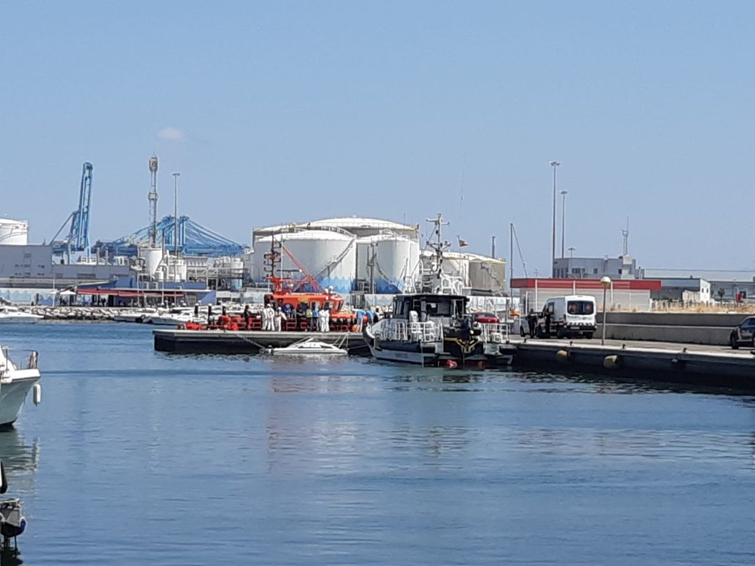 Llegada de la patera al puerto de Algeciras. Llegada de la patera al puerto de Algeciras.
