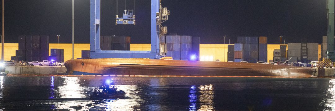 El barco de mercancías volcado en Castelló El barco de mercancías volcado en Castelló