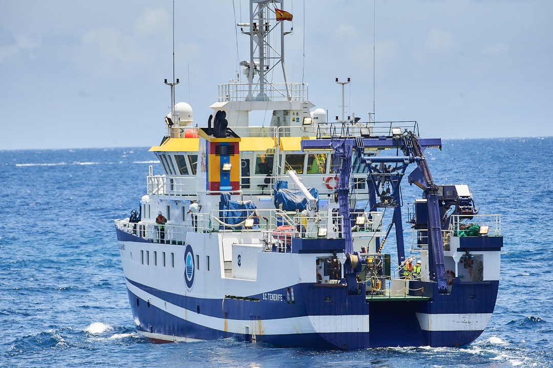 Momento en el que el buque oceanográfico 'Ángeles Alvariño' parte del puerto de Santa Cruz de Tenerife, a 14 de junio de 2021, en Santa Cruz de Tenerife, Tenerife, Islas Canarias (España) Momento en el que el buque oceanográfico 'Ángeles Alvariño' parte del puerto de Santa Cruz de Tenerife, a 14 de junio de 2021, en Santa Cruz de Tenerife, Tenerife, Islas Canarias (España)