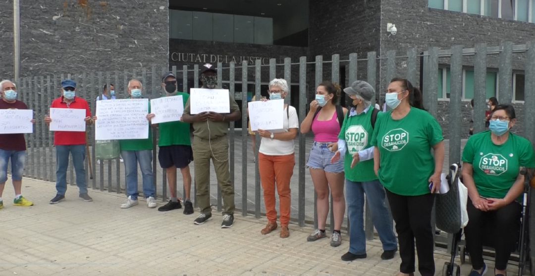 Miembros de la Plataforma de Afectados por la Hipoteca (PAH) Miembros de la Plataforma de Afectados por la Hipoteca (PAH)