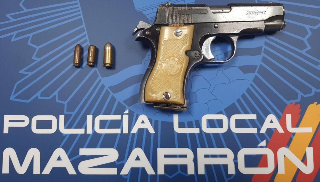Imagen del arma intervenida al detenido Imagen del arma intervenida al detenido