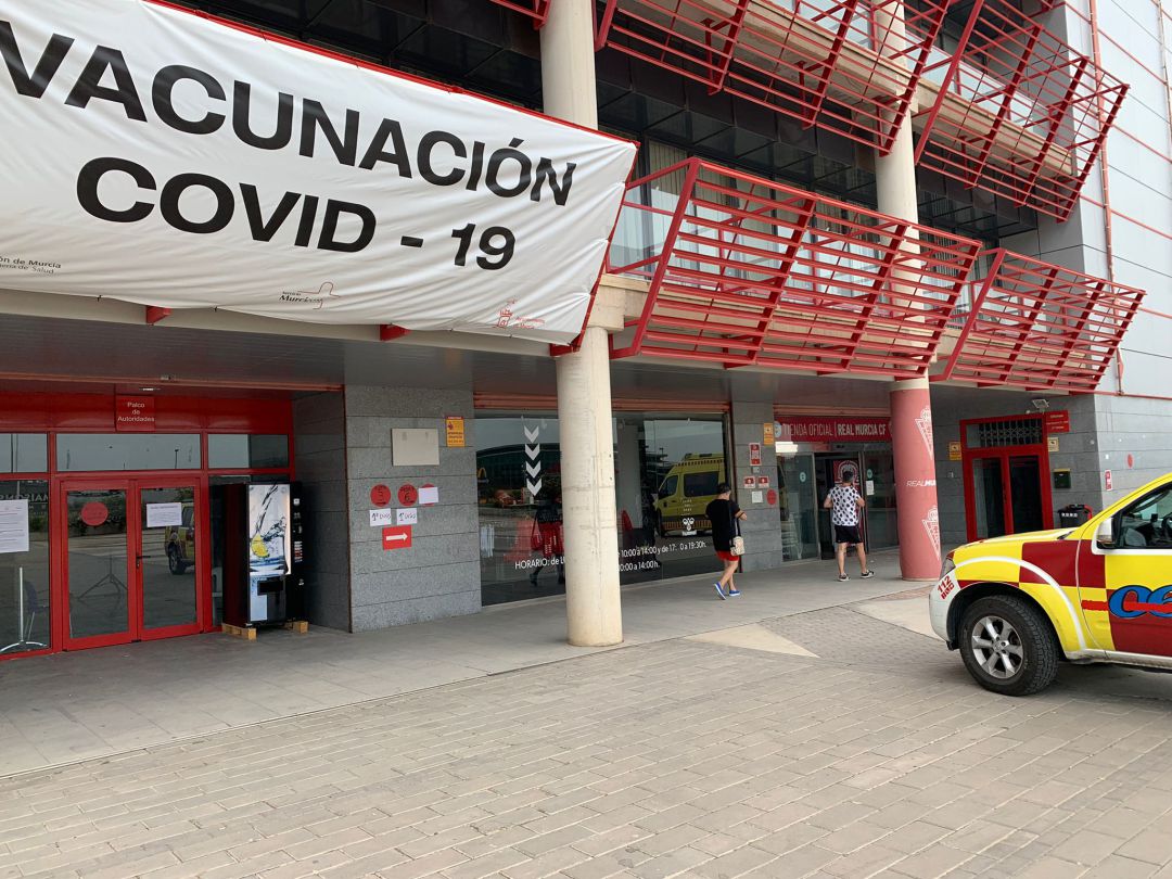 Imagen de la entrada a la tienda del Real Murcia en Nueva Condomina Imagen de la entrada a la tienda del Real Murcia en Nueva Condomina