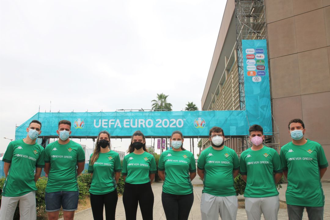 Voluntarios de Forever Green. Voluntarios de Forever Green.