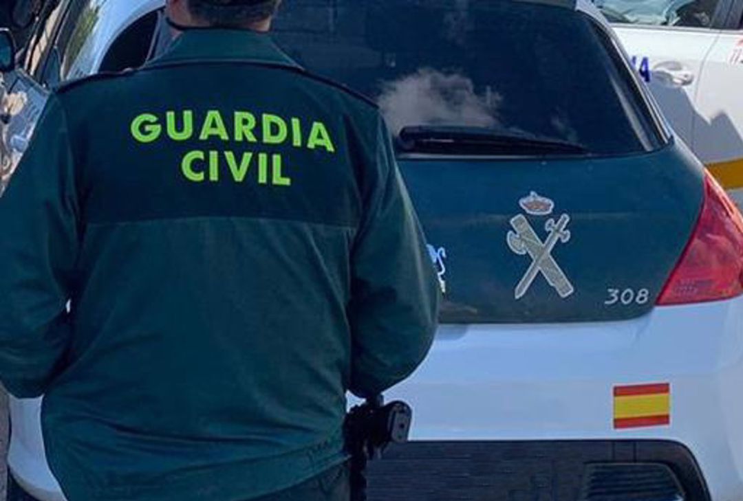 Agente de la Guardia Civil. Agente de la Guardia Civil.
