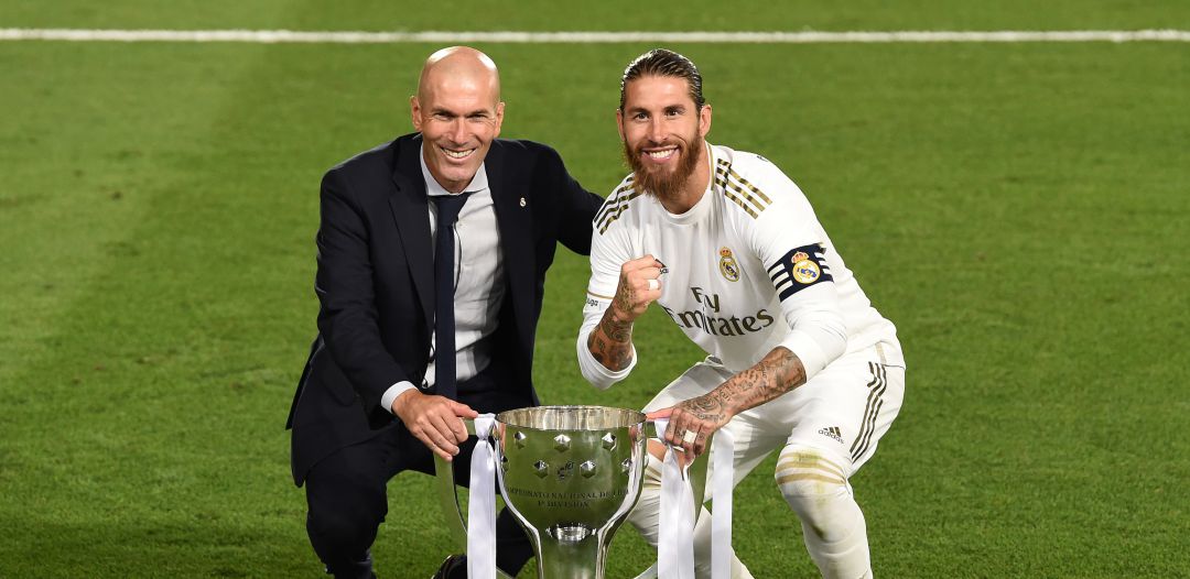 Zidane y Ramos posan con el último título de Liga conquistado por el Real Madrid Zidane y Ramos posan con el último título de Liga conquistado por el Real Madrid