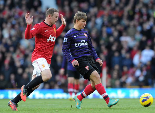 Arshavin en un partido frente al Manchester United Arshavin en un partido frente al Manchester United