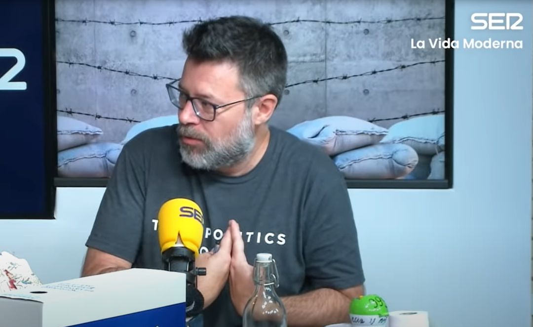Quequé se pronuncia sobre el gran parecido entre ambos. Quequé se pronuncia sobre el gran parecido entre ambos.