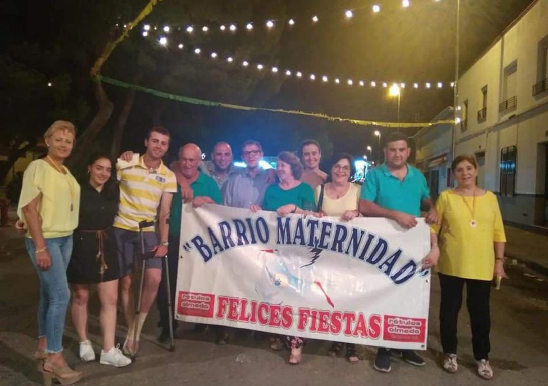 Vecinas y vecinos del barrio en una de sus fiestas anteriores (IMAGEN DE ARCHIVO) Vecinas y vecinos del barrio en una de sus fiestas anteriores (IMAGEN DE ARCHIVO)
