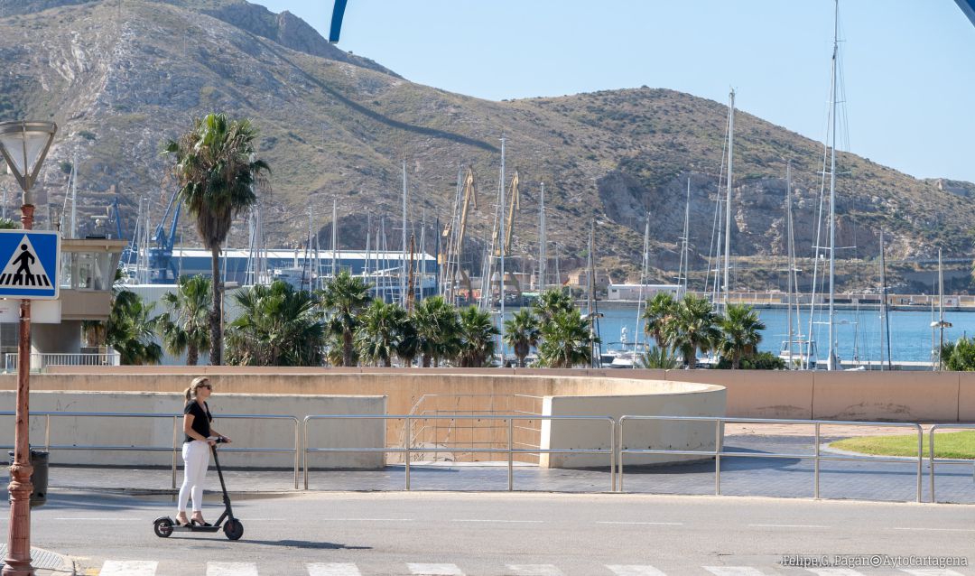 Una ordenanza regulará el uso de los vehículos de movilidad personal, como los patinetes Una ordenanza regulará el uso de los vehículos de movilidad personal, como los patinetes