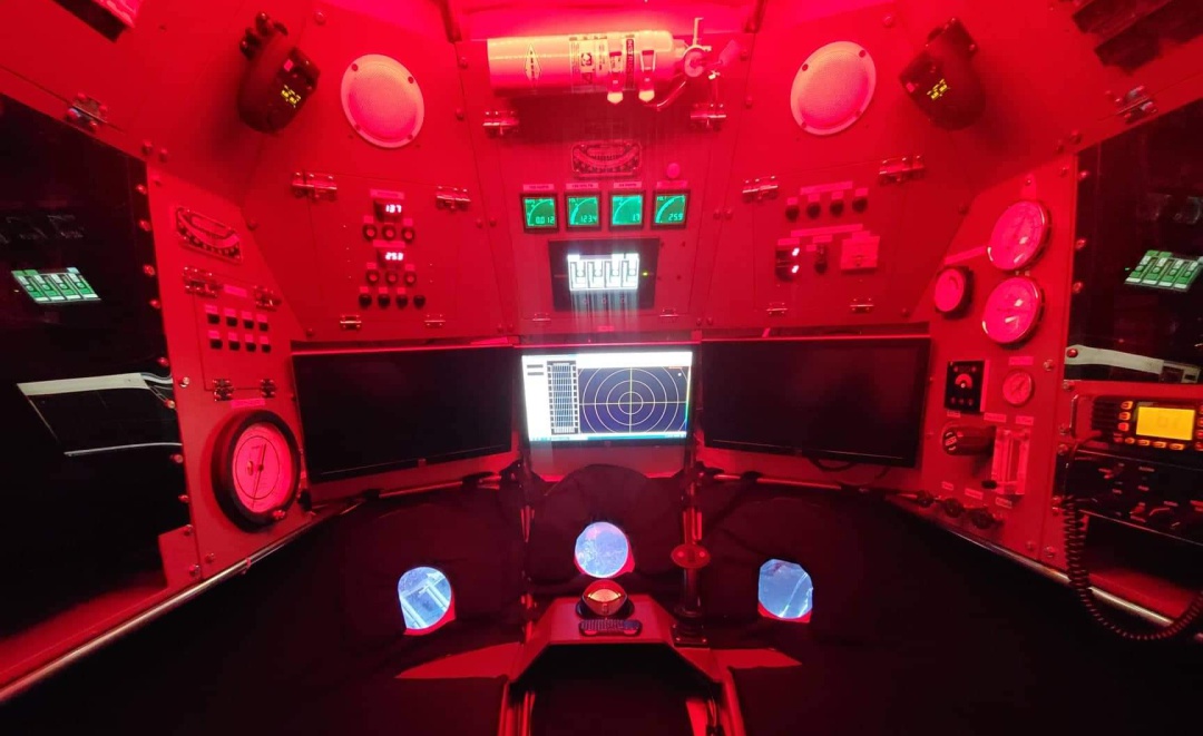 Interior de la cabina del submarino privado Piscis VI que el presidente del Cabildo de Tenerife, Pedro Martín, ha sugerido como posible alternativa al barco equipado con un sónar Ángeles Alvariño Interior de la cabina del submarino privado Piscis VI que el presidente del Cabildo de Tenerife, Pedro Martín, ha sugerido como posible alternativa al barco equipado con un sónar Ángeles Alvariño