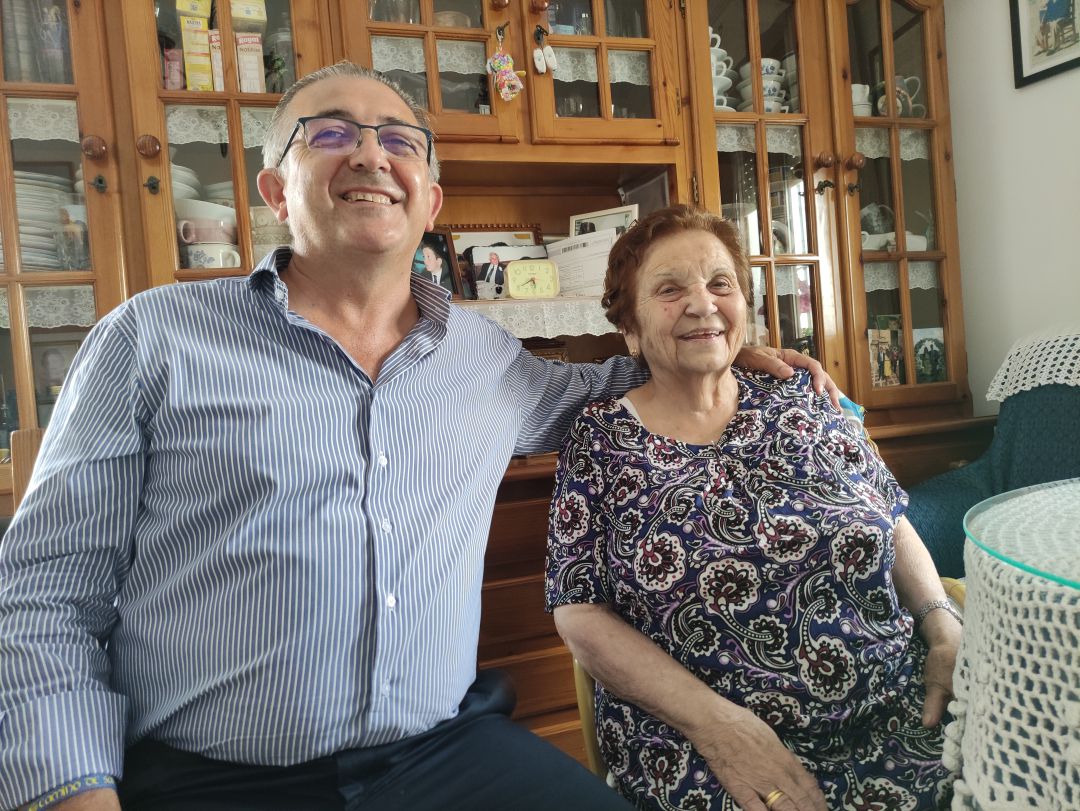 Pedro Pérez, junto a su madre, doña Fernanda Rubio, la matriarca de La Fontanilla Pedro Pérez, junto a su madre, doña Fernanda Rubio, la matriarca de La Fontanilla