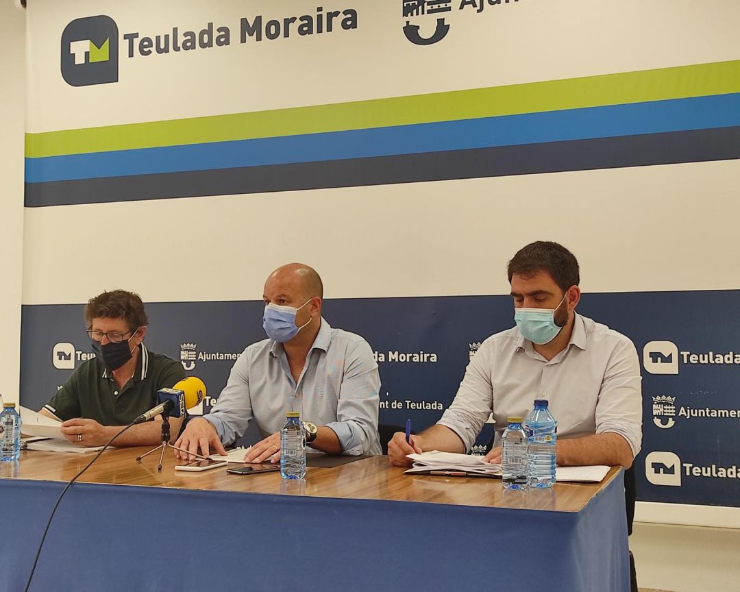 Rueda de Prensa en la que el alcalde, Raúl Llobell, anuncia la paralización de las obras del muro de la Ampolla Rueda de Prensa en la que el alcalde, Raúl Llobell, anuncia la paralización de las obras del muro de la Ampolla
