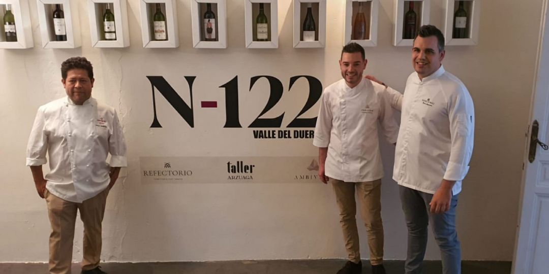 Los cocineros de los tres proyectos de restauración de las bodegas inspiradoras de 'N-122 Valle del Duero'. Los cocineros de los tres proyectos de restauración de las bodegas inspiradoras de 'N-122 Valle del Duero'.