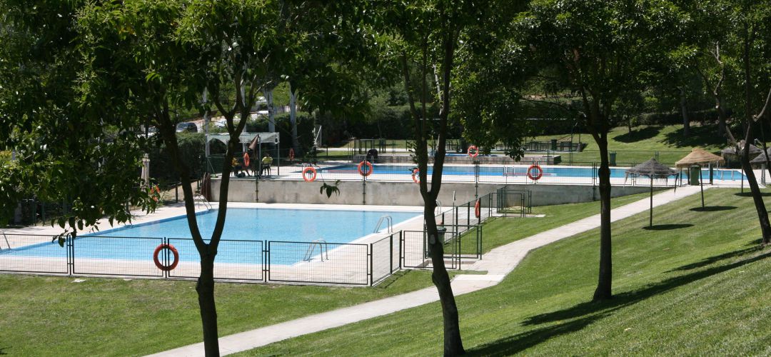 El precio de la entrada individual a las instalaciones es de 3 euros para abonados y de 7 para los no abonados El precio de la entrada individual a las instalaciones es de 3 euros para abonados y de 7 para los no abonados