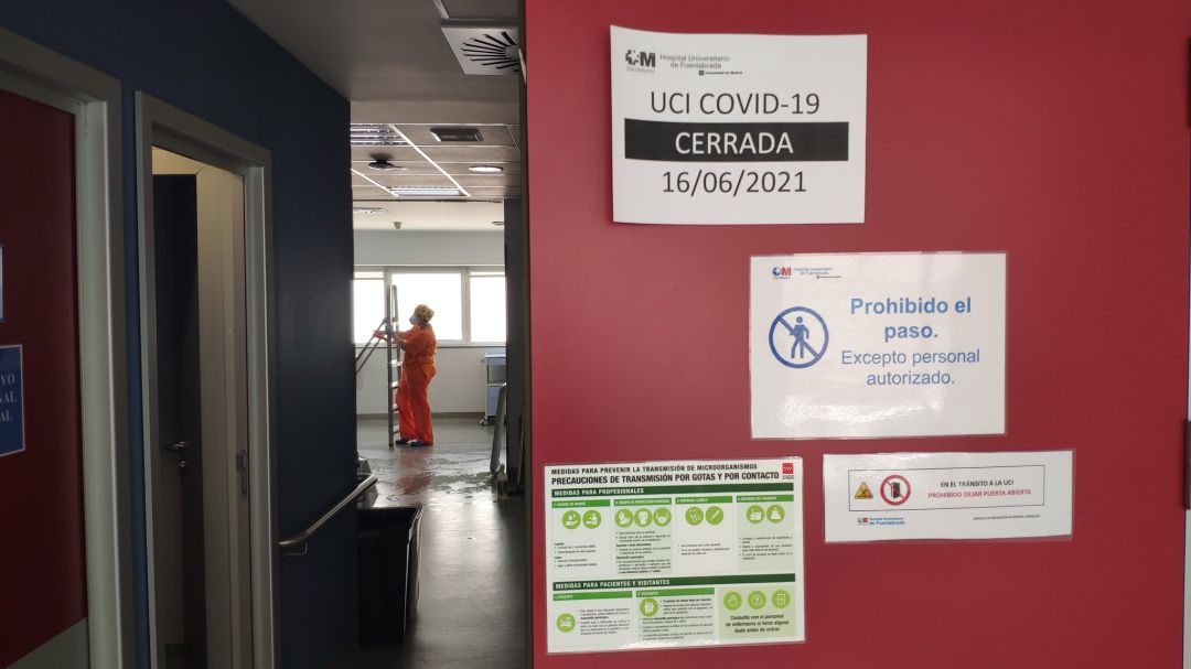 La UCI Covid del Hospital U. de Fuenlabrada ha podido cerrar tras más de un año de funcionamiento. La UCI Covid del Hospital U. de Fuenlabrada ha podido cerrar tras más de un año de funcionamiento.