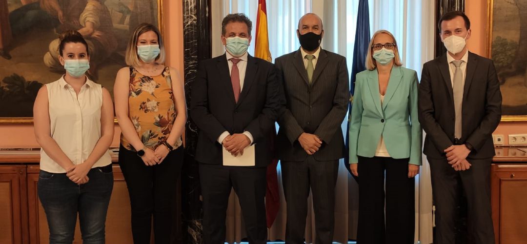 Parla, Jaén y Jérez de la Frontera se han reunido con el representantes del ministerio de Hacienda para ver soluciones a su abultada deuda municipal. Parla, Jaén y Jérez de la Frontera se han reunido con el representantes del ministerio de Hacienda para ver soluciones a su abultada deuda municipal.