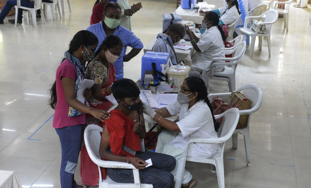 La campaña de vacunación contra la COVID-19 en India. La campaña de vacunación contra la COVID-19 en India.