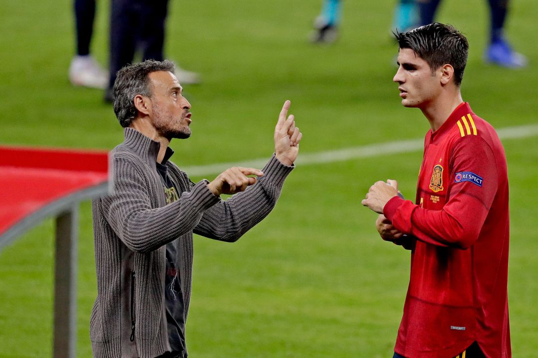 Luis Enrique dando órdenes a Álvaro Morata Luis Enrique dando órdenes a Álvaro Morata