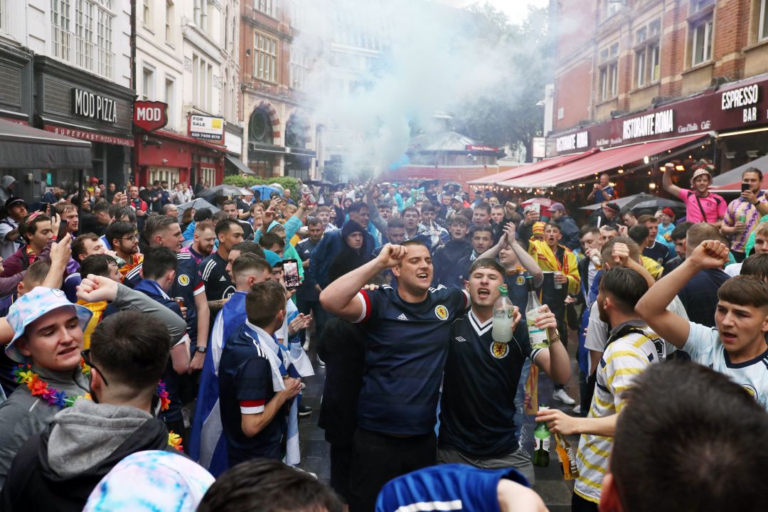 Aficionados escoceses en la previa del partido Inglaterra - Escocia Aficionados escoceses en la previa del partido Inglaterra - Escocia