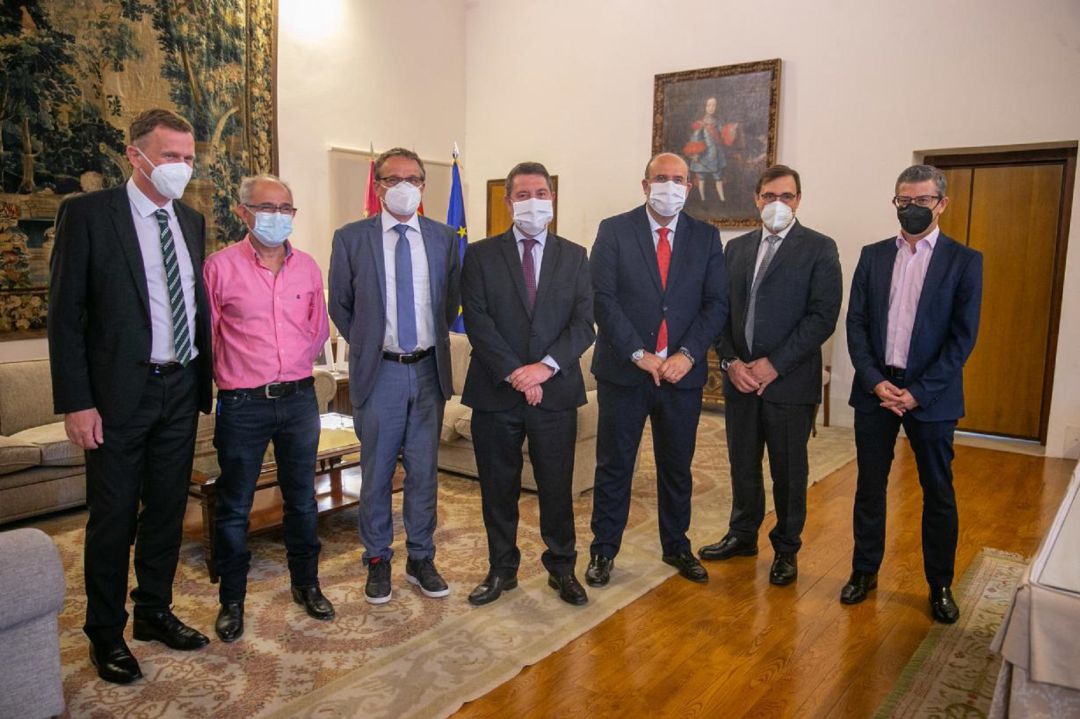 Encuentro entre responsables de la empresa Mahle y el presidente y vicepresidente de la Junta Encuentro entre responsables de la empresa Mahle y el presidente y vicepresidente de la Junta