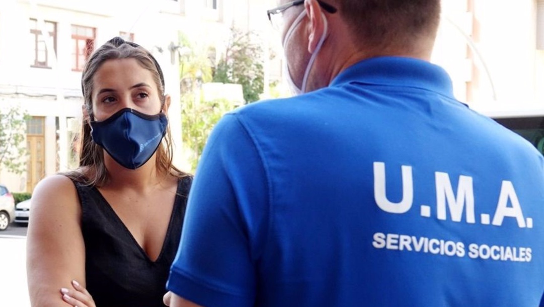 Un empleado del Centro Municipal de Acogida de personas sin hogar en Santa Cruz de Tenerife Un empleado del Centro Municipal de Acogida de personas sin hogar en Santa Cruz de Tenerife