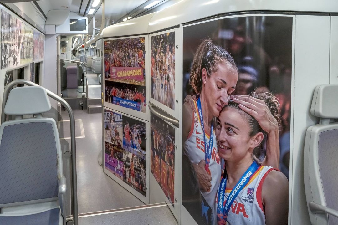 Exposición Próxima estación Baloncesto en un tren Gandia-València Exposición Próxima estación Baloncesto en un tren Gandia-València