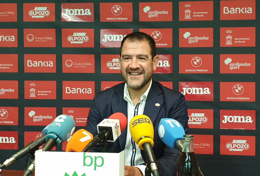 Fran Serrejón compareciendo ante los medios Fran Serrejón compareciendo ante los medios