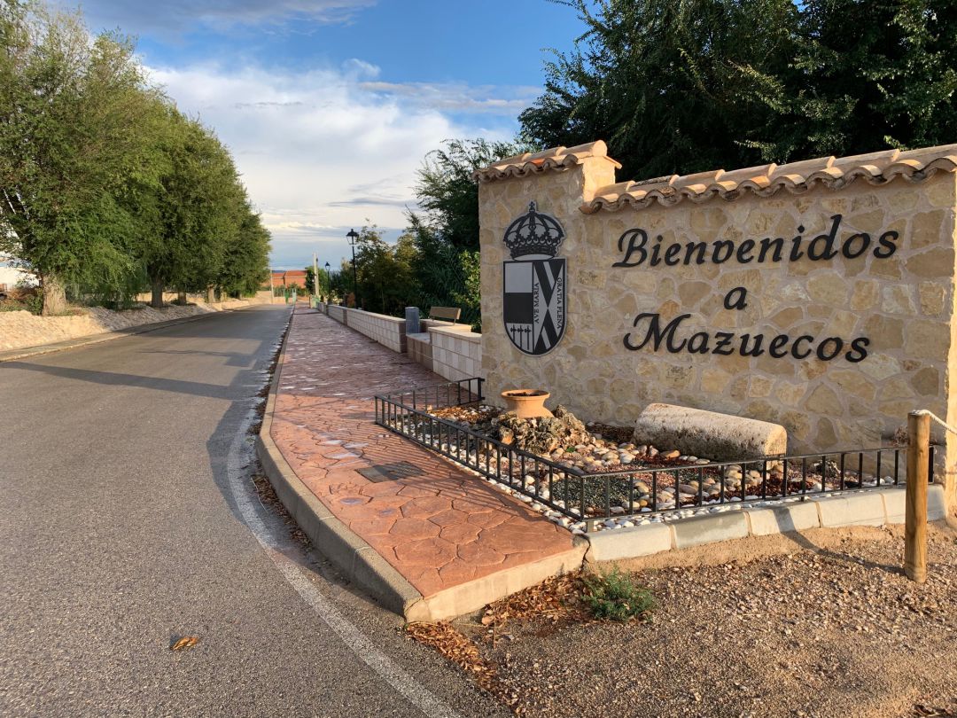Travesía de entrada a Mazuecos Travesía de entrada a Mazuecos