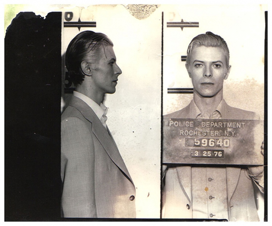 Ficha policial de David Bowie tras ser detenido en Nuevs York en 1976 Ficha policial de David Bowie tras ser detenido en Nuevs York en 1976