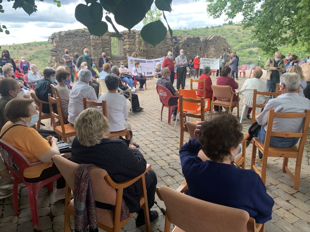 Los habitantes de Los Barrios, Villar de los Barrios y Salas de los Barrios se preguntan por qué se les reducen sus servicios si pagan los mismos impuestos Los habitantes de Los Barrios, Villar de los Barrios y Salas de los Barrios se preguntan por qué se les reducen sus servicios si pagan los mismos impuestos