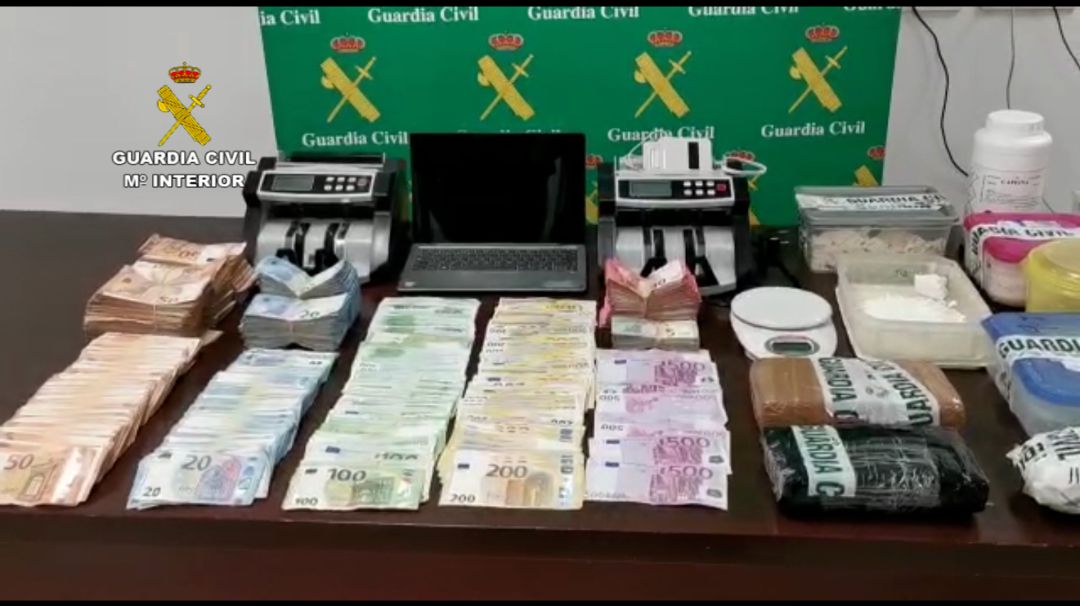 La Guardia Civil en la provincia de Castellón ha detenido a 20 personas por los delitos de tráfico de drogas, blanqueo de capitales y organización criminal La Guardia Civil en la provincia de Castellón ha detenido a 20 personas por los delitos de tráfico de drogas, blanqueo de capitales y organización criminal