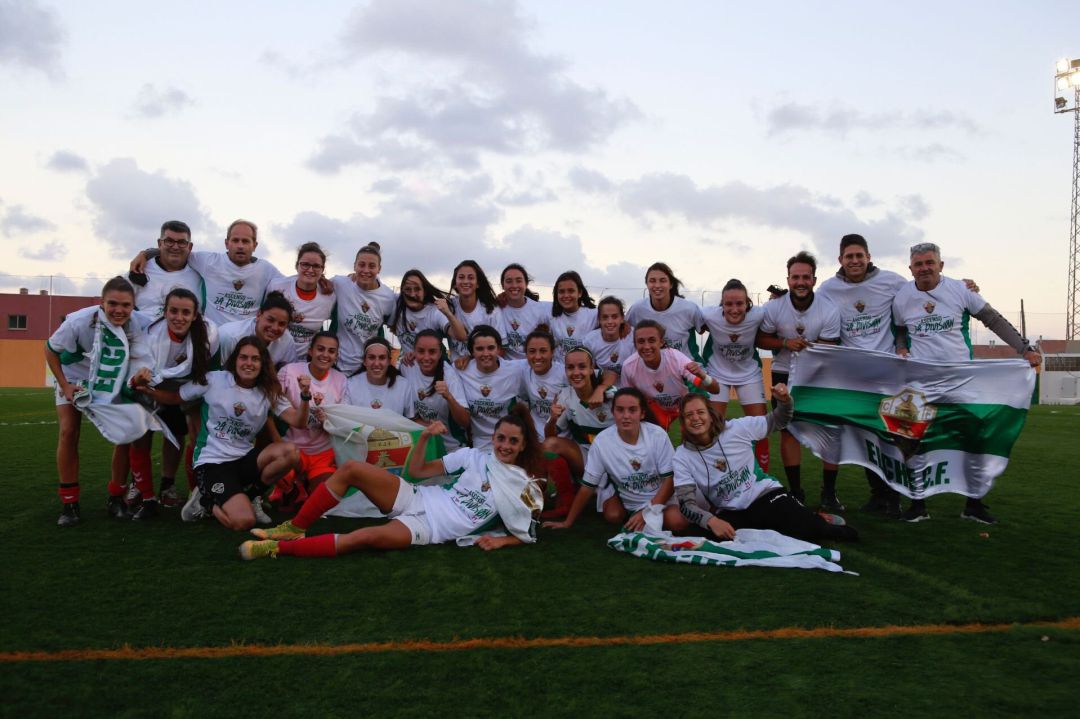 La plantilla del Elche Femenino al completo tras el ascenso a Segunda La plantilla del Elche Femenino al completo tras el ascenso a Segunda