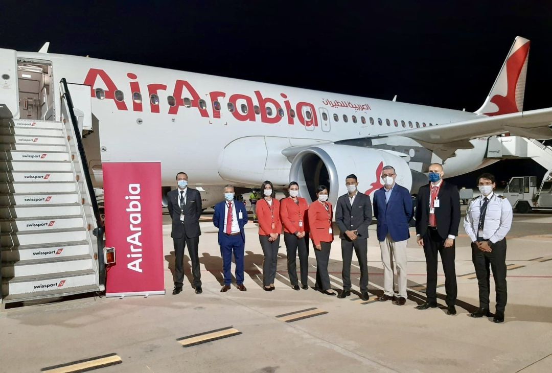 La tripulación del primer vuelo de la ruta a la ciudad marroquí de Oujda con el director general del AIRM y directivos de Air Arabia
AENA
La tripulación del primer vuelo de la ruta a la ciudad marroquí de Oujda con el director general del AIRM y directivos de Air Arabia
AENA