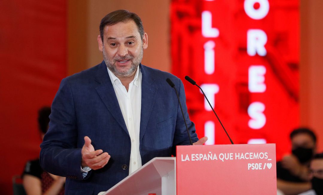 El secretario de Organización del PSOE y ministro de Transporte, Movilidad y Agenda Urbana, José Luis Ábalos, interviene en el acto centrado en el área de municipalismo de la Ponencia Marco del PSOE para el 40 Congreso. El secretario de Organización del PSOE y ministro de Transporte, Movilidad y Agenda Urbana, José Luis Ábalos, interviene en el acto centrado en el área de municipalismo de la Ponencia Marco del PSOE para el 40 Congreso.