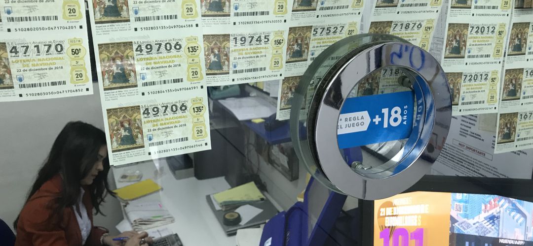 Ventanilla de una administración de loterías. Ventanilla de una administración de loterías.