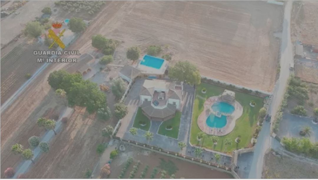 Operación 'Panecito'. Siete detenidos y 20 investigados en Lebrija y El Cuervo (Sevilla) por blanqueo de capital del narcotráfico Operación 'Panecito'. Siete detenidos y 20 investigados en Lebrija y El Cuervo (Sevilla) por blanqueo de capital del narcotráfico