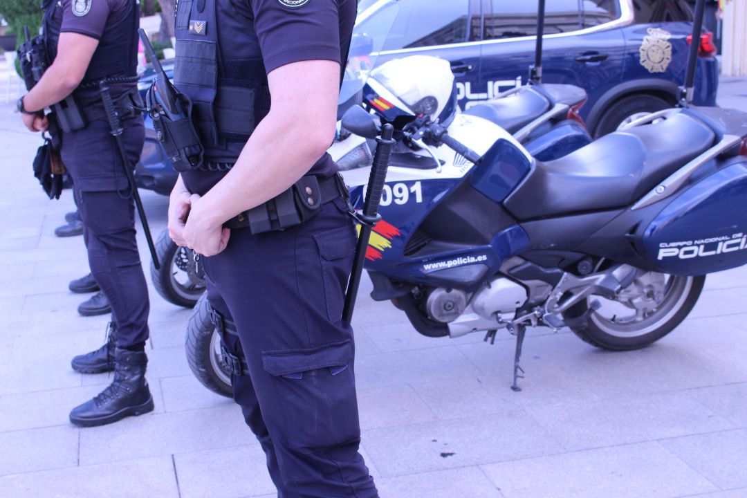 Agentes de Policía Nacional. Agentes de Policía Nacional.