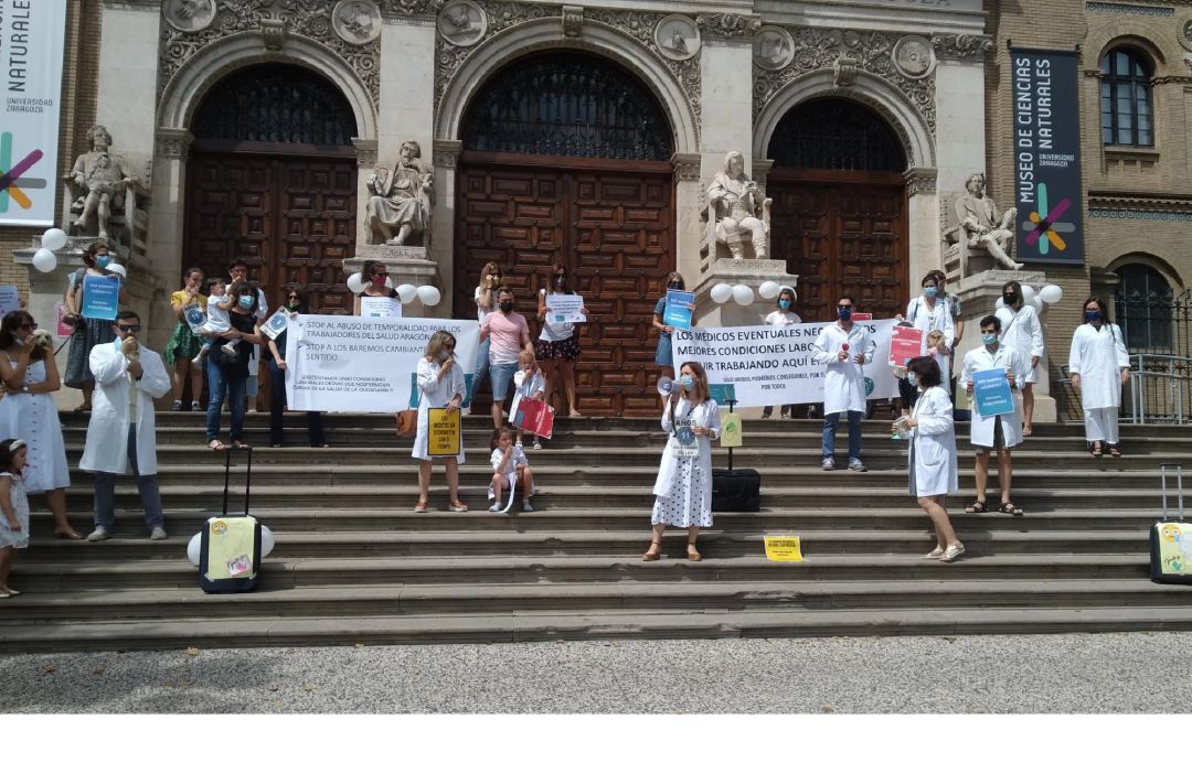 Protestas médicos eventuales en el Paraninfo Protestas médicos eventuales en el Paraninfo