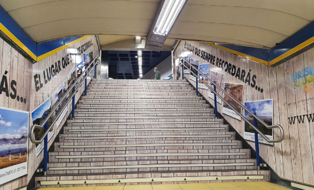 Imagen de una de las escalinatas del metro de Madrid. Imagen de una de las escalinatas del metro de Madrid.