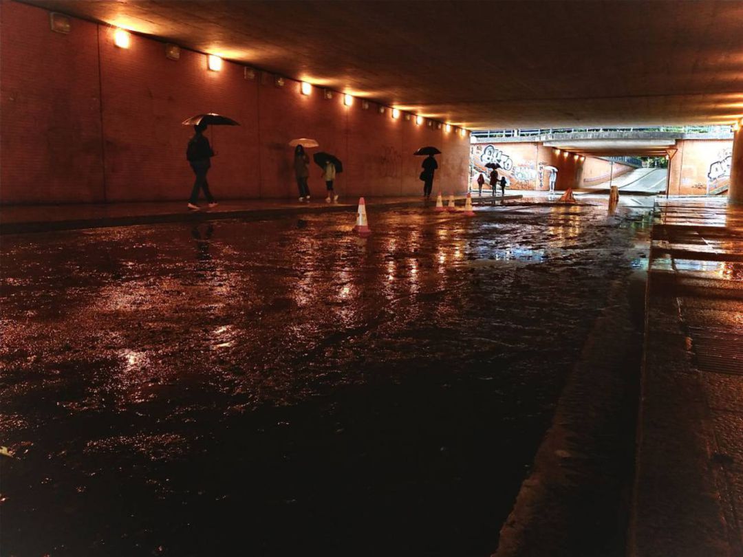 Imagen de la tormenta caída la semana pasada que obligó a cerrar al tráfico el túnel de San Antonio Imagen de la tormenta caída la semana pasada que obligó a cerrar al tráfico el túnel de San Antonio