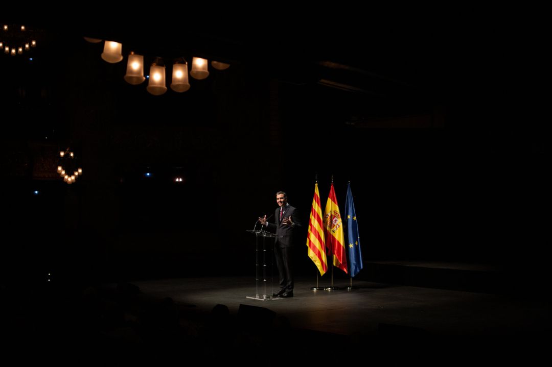 El presidente del Gobierno, Pedro Sánchez, pronuncia la conferencia 'Reencuentro: un proyecto de futuro para toda España', en el Gran Teatre del Liceu de Barcelona El presidente del Gobierno, Pedro Sánchez, pronuncia la conferencia 'Reencuentro: un proyecto de futuro para toda España', en el Gran Teatre del Liceu de Barcelona
