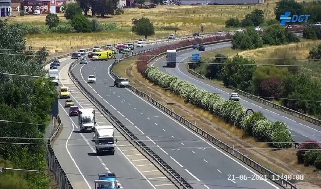 Panorámica de la A-4 a altura de Las Quemadillas en Córdoba, donde se ha producido el siniestro Panorámica de la A-4 a altura de Las Quemadillas en Córdoba, donde se ha producido el siniestro